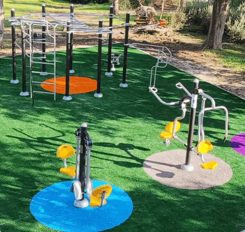 התקנת מתקני כושר לגינות ציבוריות ופארקים