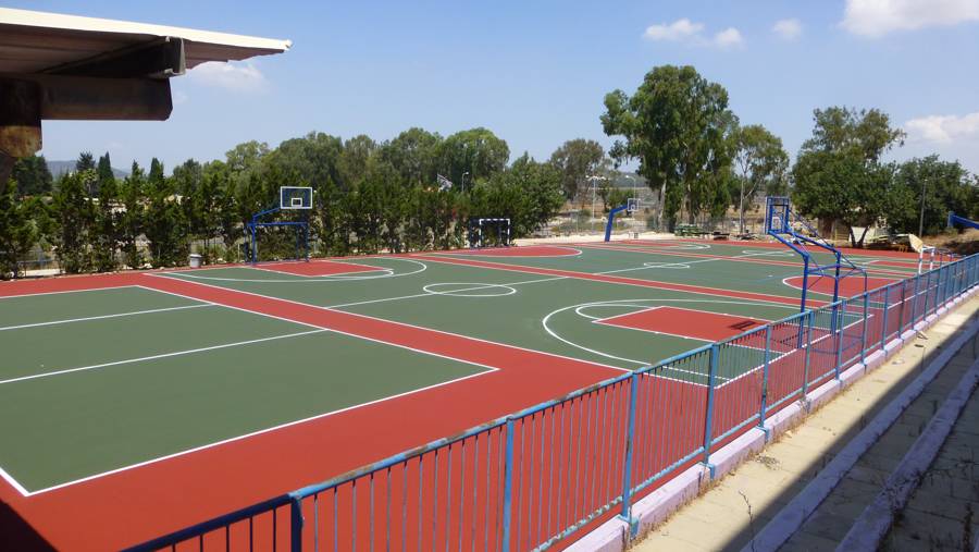 שיפוץ וחידוש 3 מגרשי ספורט רב תכליתיים. ציפוי מגרש ספורט. צביעת מגרש ספורט. סימון מגרשי ספורט. התקנת מתקני שער סל במגרשי ספורט