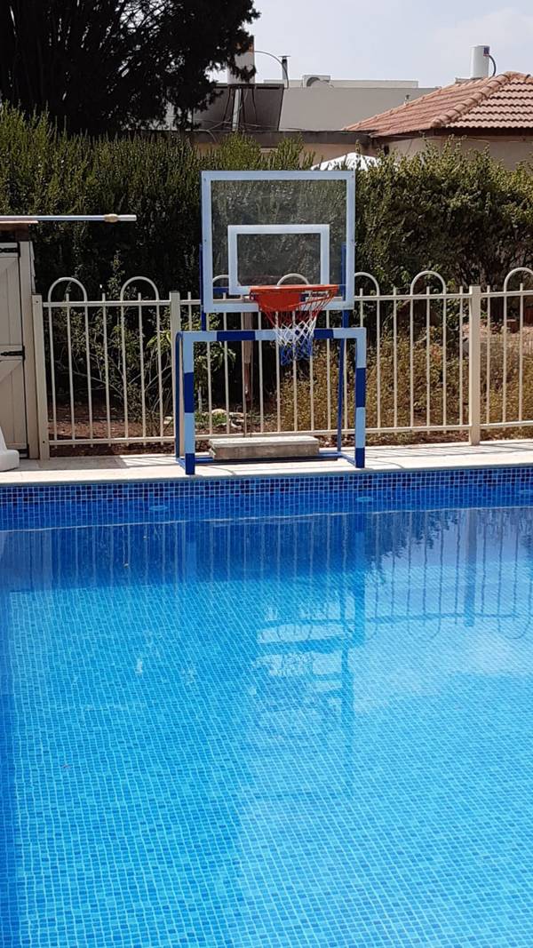 התקנת מתקני כושר לבתים פרטיים ובריכות שחייה - מתקן שער סל לבריכה